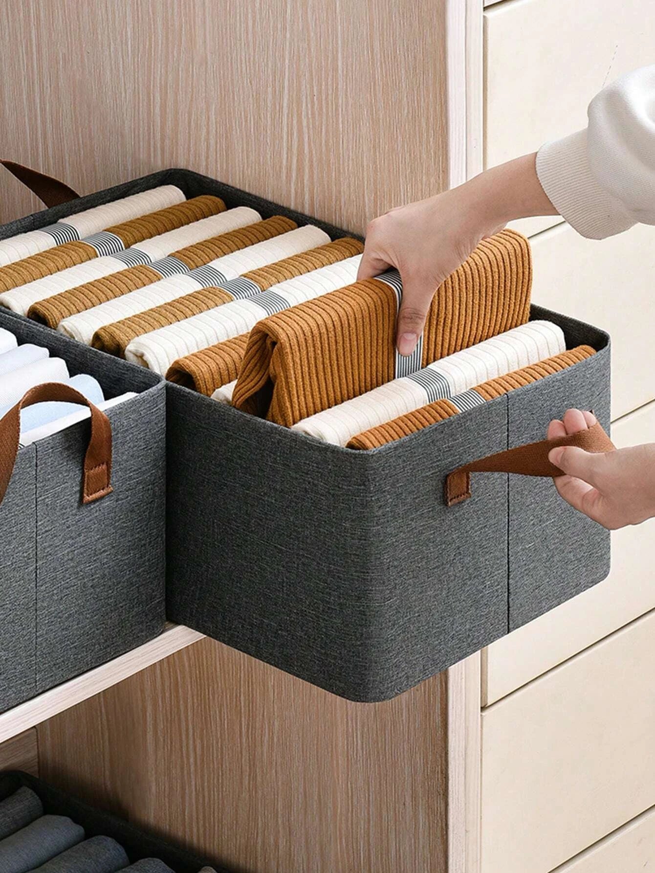 1 Clothes Storage Box